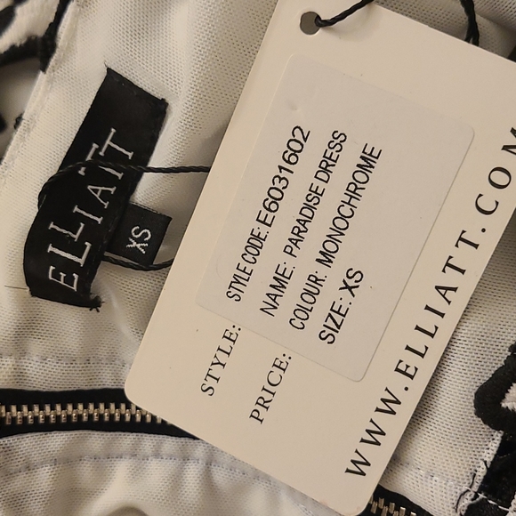 | Elliatt | Lace Midi Dress - Picture 5 of 5